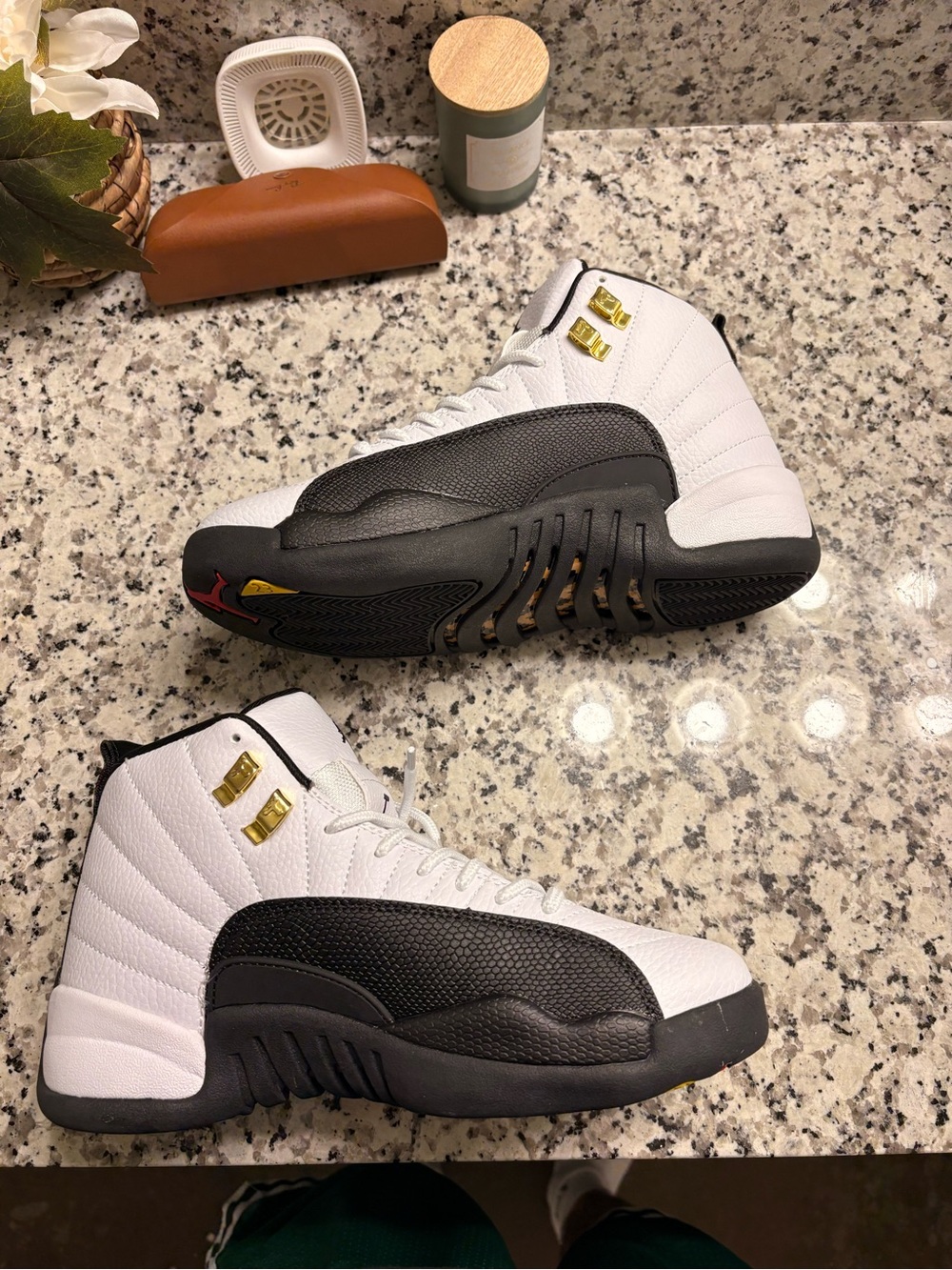 Jordan 12 taxi Men’s size 8